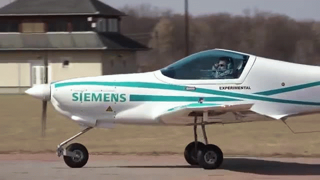 Refueling an electric aircraft Refueling an electric aircraft