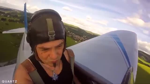 He built an airplane and cut his commute by seven minutes He built an airplane and cut his commute by seven minutes