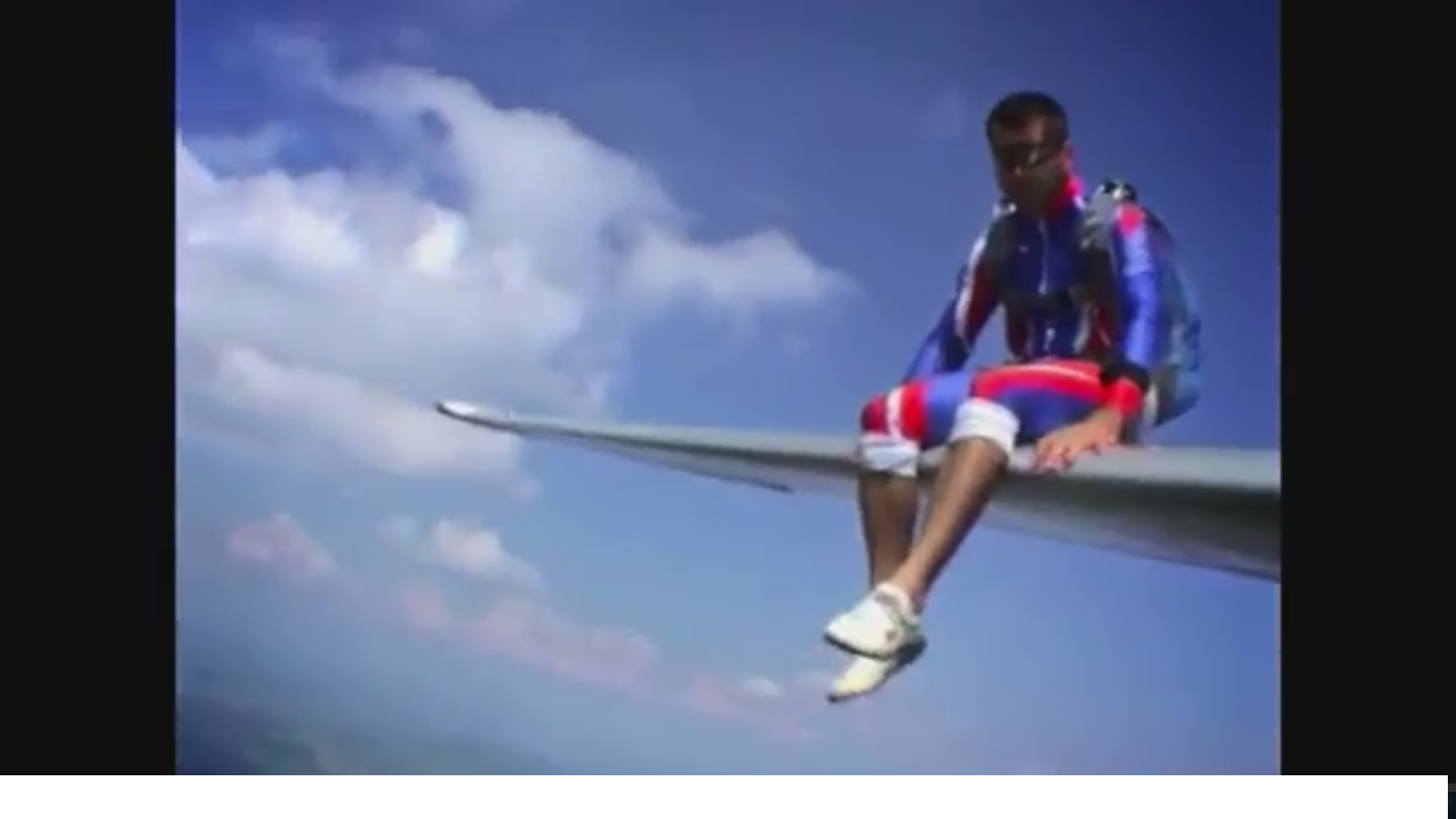 Relax on the wing of L-13 Blanik Glider... and JUMP!!!