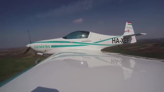 Refueling an electric aircraft Refueling an electric aircraft